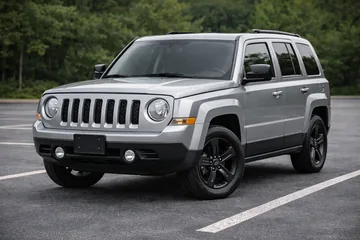 Jeep Patriot 2017 4x4 rental vehicle photo 2