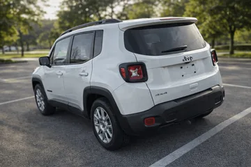 Jeep Renegade 2020 4x4 rental vehicle photo 2