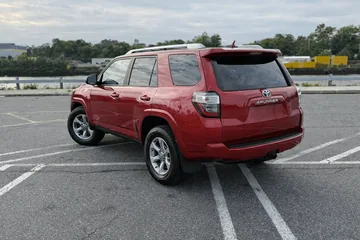 Toyota 4Runner 2018 4x4 rental vehicle photo 2