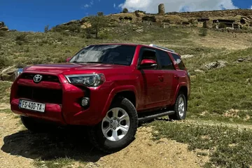 Toyota 4Runner 2018 4x4 rental vehicle photo 3